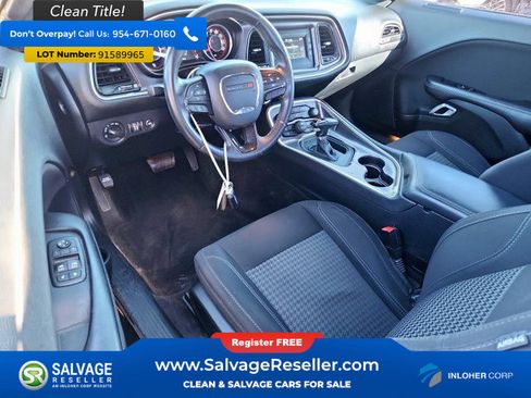 Used 2015 Dodge Challenger SXT image 11