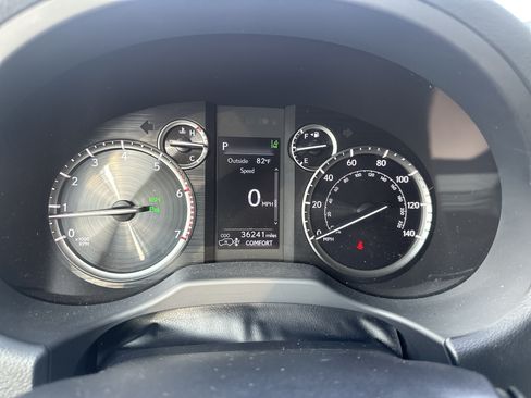 Used 2023 Lexus GX 460 Luxury w/ Sport Design Package AWD/4WD image 16