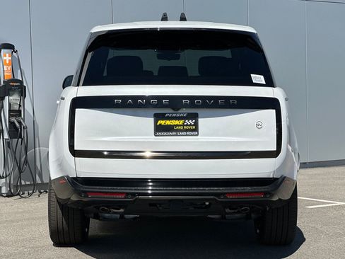 New 2025 Land Rover Range Rover SV image 4