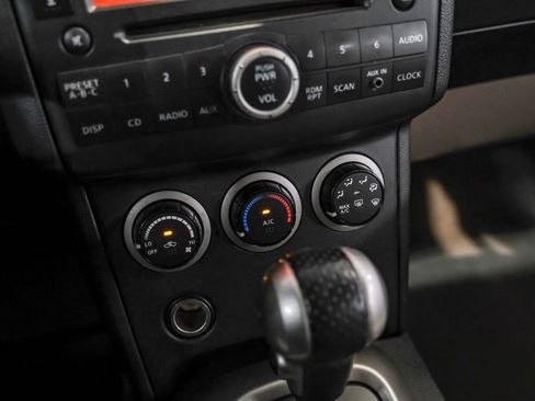 Used 2009 Nissan Rogue SL w/ Moonroof Pkg image 25