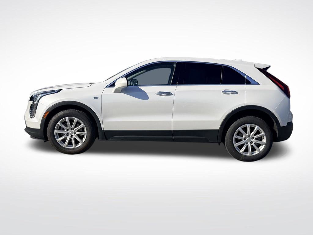 Used 2021 Cadillac XT4 Luxury w/ Cold Weather Package FWD image 3