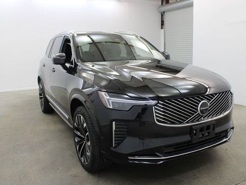 Certified 2025 Volvo XC90 B6 Plus image 6