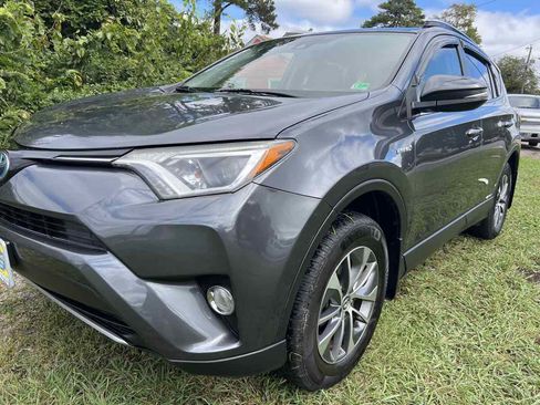 Used 2018 Toyota RAV4 XLE image 1