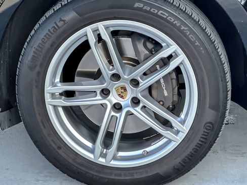 Certified 2022 Porsche Macan image 26