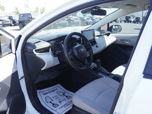Used 2020 Toyota Corolla LE w/ Carpet Mat Package (TMS) FWD image 23