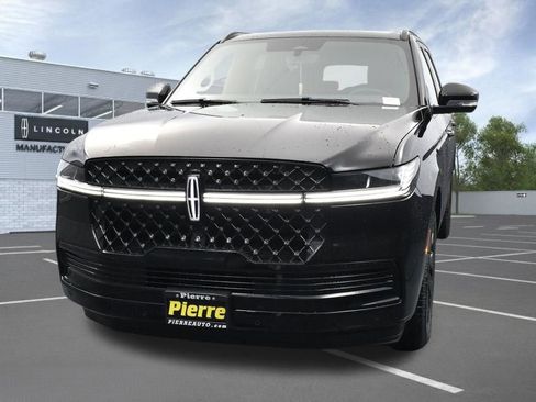 New 2026 Lincoln Navigator Reserve w/ Jet Appearance Package AWD/4WD image 1