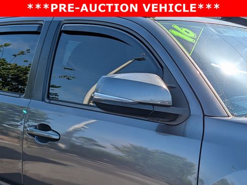Used 2016 Toyota Tacoma TRD Off-Road w/ Premium & Technology Package AWD/4WD image 10