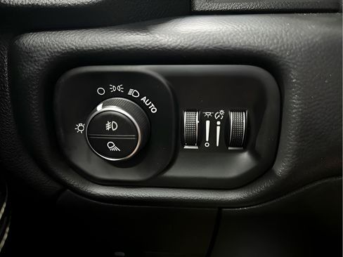 Used 2019 RAM 2500 Big Horn w/ Black Appearance Package AWD/4WD image 17