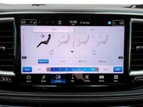 Used 2024 Chrysler Pacifica Limited FWD image 54