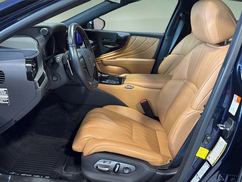 Used 2023 Lexus LS 500 AWD w/ Luxury Package image 11