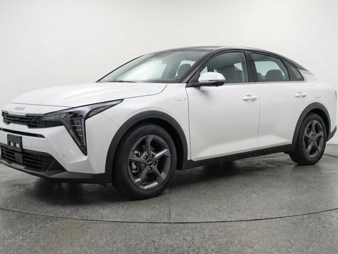 Used 2025 Kia K4 FWD image 3