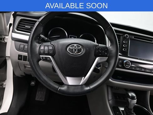 Used 2016 Toyota Highlander XLE AWD/4WD image 14