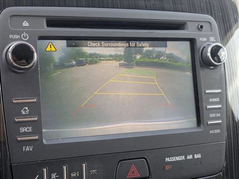 Used 2017 Chevrolet Traverse LT image 8