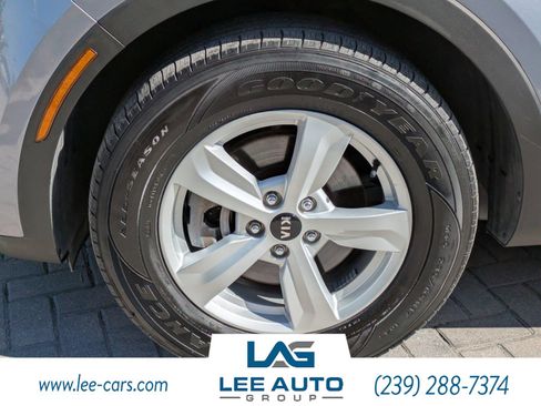 Used 2021 Kia Sorento LX image 9