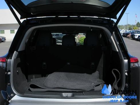 Used 2024 Nissan Pathfinder SL AWD/4WD image 6