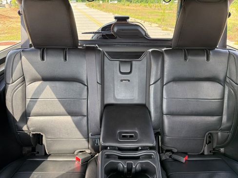 Used 2022 Jeep Wrangler Unlimited Sahara AWD/4WD image 16