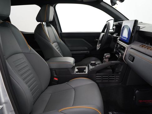 Used 2024 Toyota Tacoma Trailhunter image 11