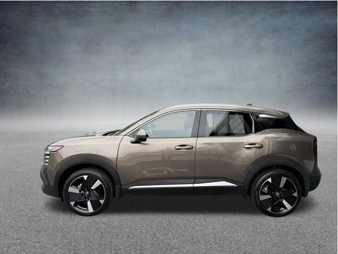 Used 2025 Nissan Kicks SR AWD/4WD image 2