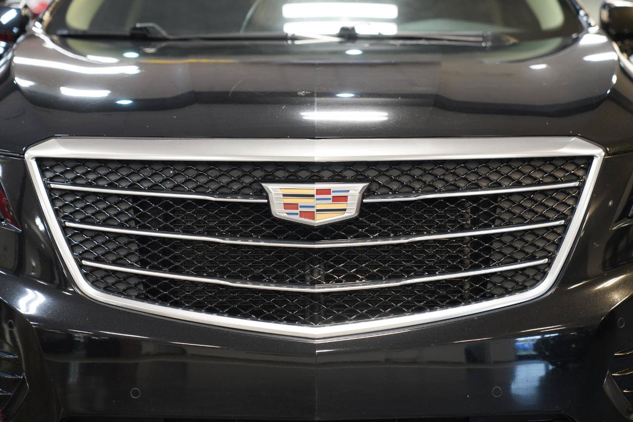 Used 2018 Cadillac XT5 Luxury w/ LPO, Black Ice Package FWD image 4
