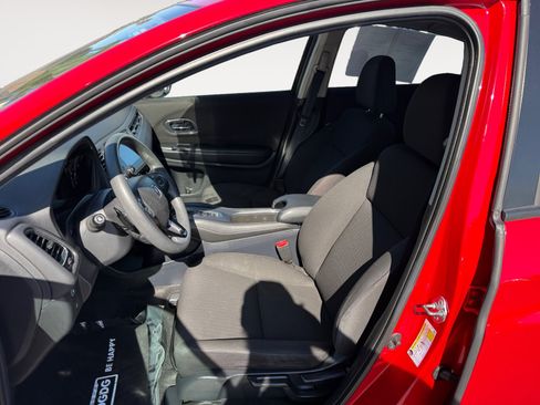 Used 2018 Honda HR-V EX image 10