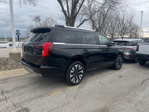 Used 2025 Ford Expedition Platinum w/ Driver's Package image 7