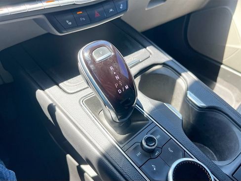 Used 2022 Cadillac XT4 Luxury w/ Cold Weather Package FWD image 16