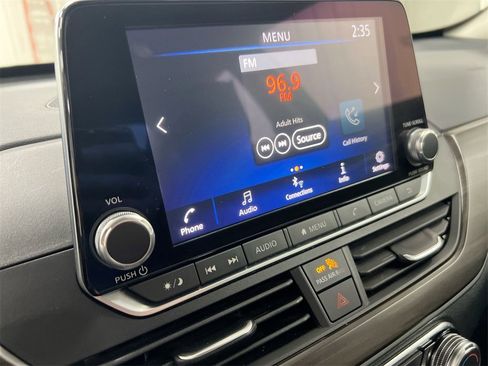 Used 2024 Nissan Altima 2.5 SV image 14