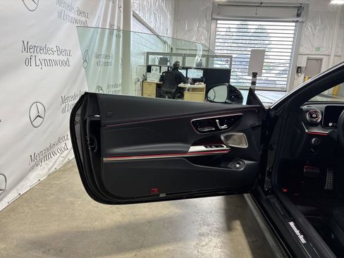 Used 2025 Mercedes-Benz CLE 450 4MATIC Cabriolet image 6