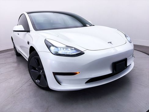 Used 2023 Tesla Model 3 Standard Range RWD image 3