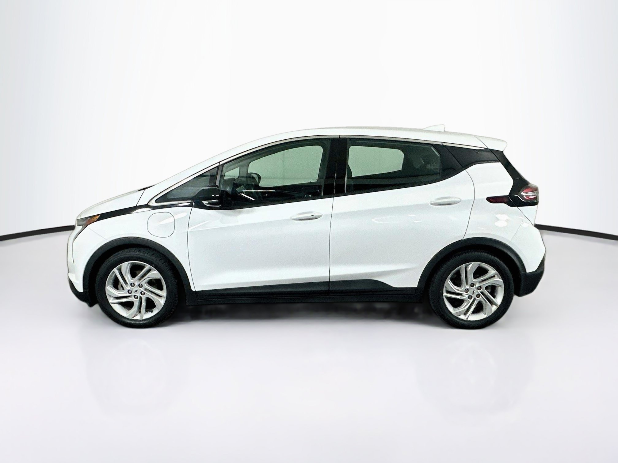Used 2023 Chevrolet Bolt LT w/ Driver Confidence Package FWD image 4