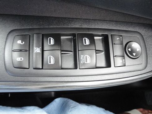 Used 2016 Jeep Cherokee Latitude w/ Comfort/Convenience Group FWD image 26