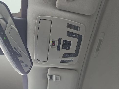 Used 2021 Toyota Sienna XLE FWD image 32