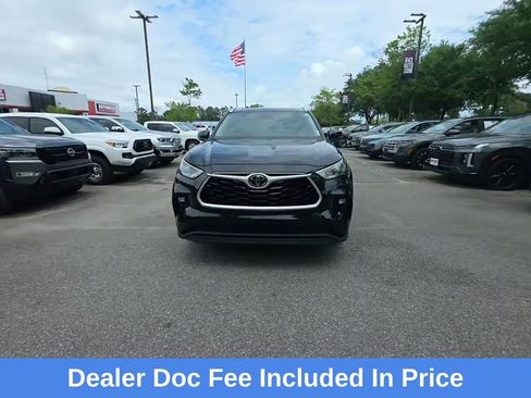 Used 2024 Toyota Highlander XLE AWD/4WD image 1