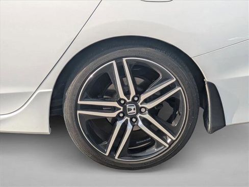 Used 2017 Honda Accord Touring image 14