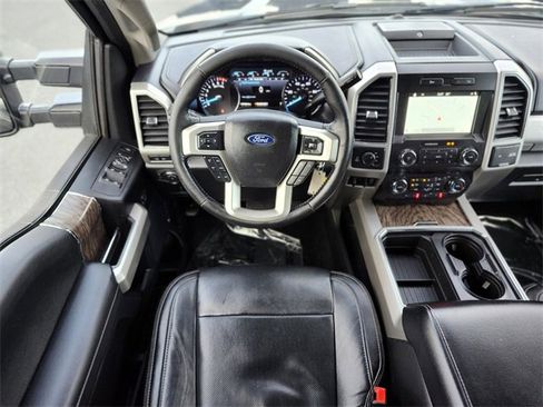Certified 2019 Ford F250 Lariat w/ Chrome Package image 13