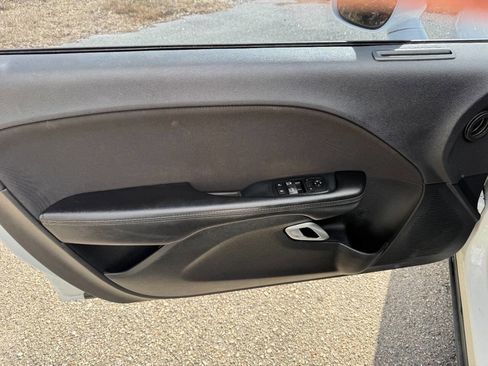 Used 2018 Dodge Challenger SXT image 38