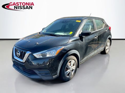 Used 2020 Nissan Kicks S image 3