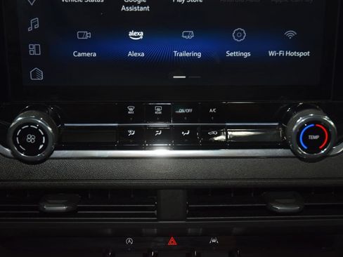 Used 2024 Chevrolet Colorado Trail Boss w/ Technology Package AWD/4WD image 32
