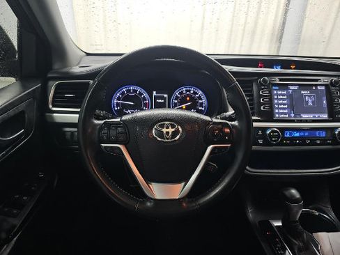 Used 2019 Toyota Highlander SE AWD/4WD image 5