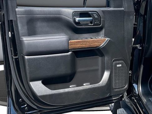 Used 2022 Chevrolet Silverado 1500 High Country w/ Technology Package AWD/4WD image 21