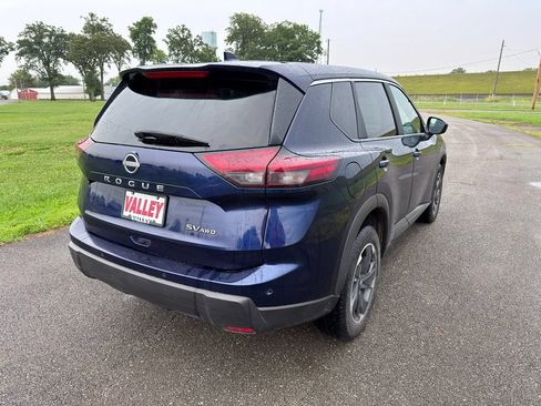 Used 2024 Nissan Rogue SV AWD/4WD image 12
