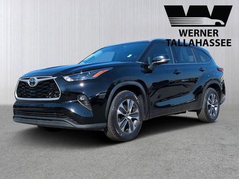 Used 2022 Toyota Highlander XLE image 1