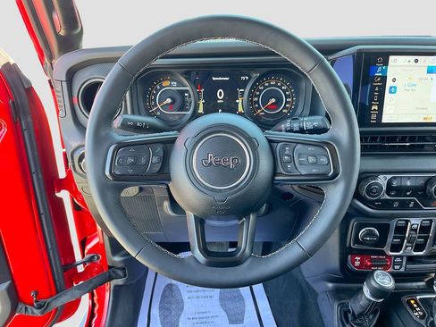 Certified 2025 Jeep Wrangler Unlimited Rubicon AWD/4WD image 11
