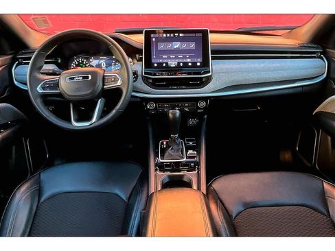 Used 2024 Jeep Compass Latitude image 16