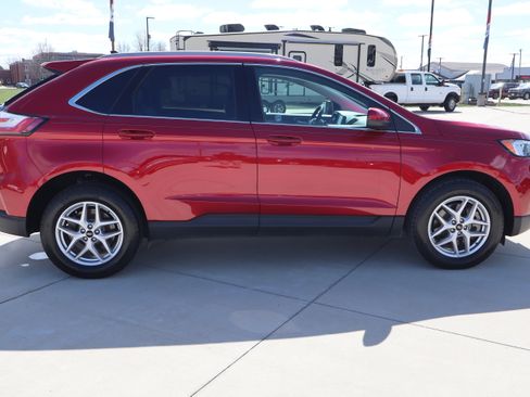 Used 2024 Ford Edge SEL w/ Convenience Package image 5