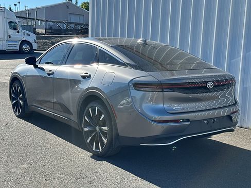 Certified 2023 Toyota Crown Platinum AWD/4WD image 4