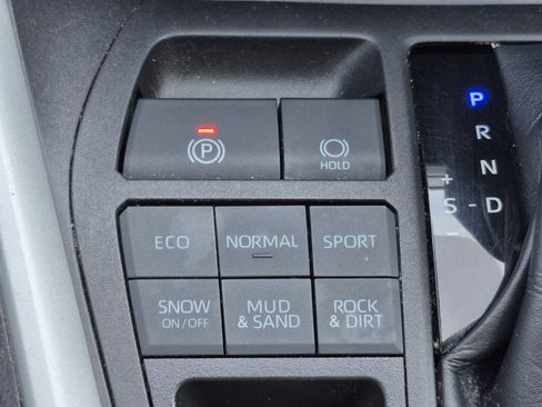 Certified 2021 Toyota RAV4 LE AWD/4WD image 32