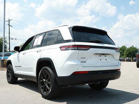 Used 2024 Jeep Grand Cherokee Altitude AWD/4WD image 8