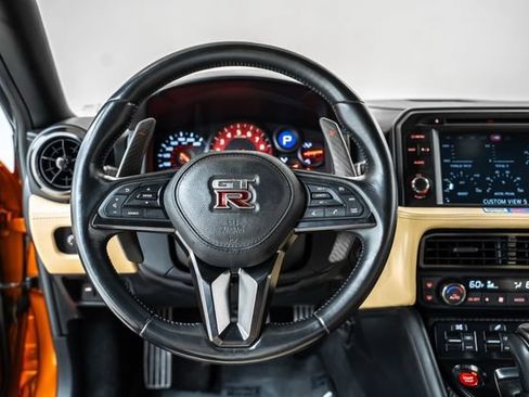 Used 2017 Nissan GT-R Premium w/ Premium Interior Package AWD/4WD image 25