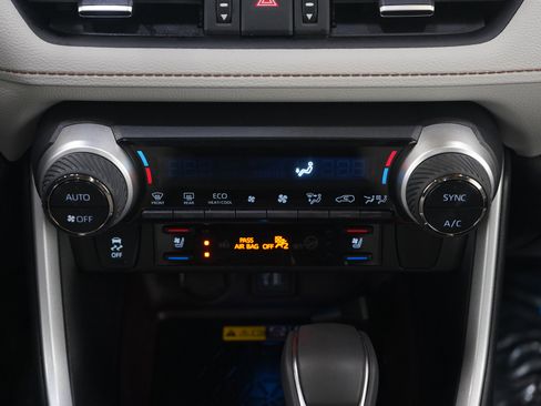 Used 2024 Toyota RAV4 Limited image 16